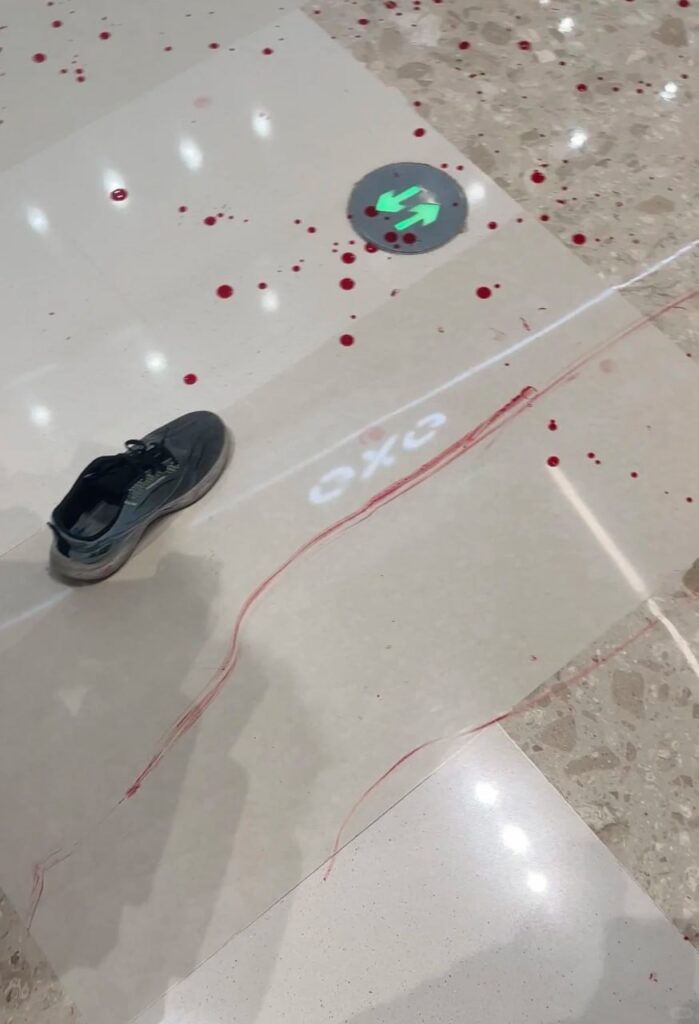 南昌万象城突发伤人事件男子手持利器重伤路人
