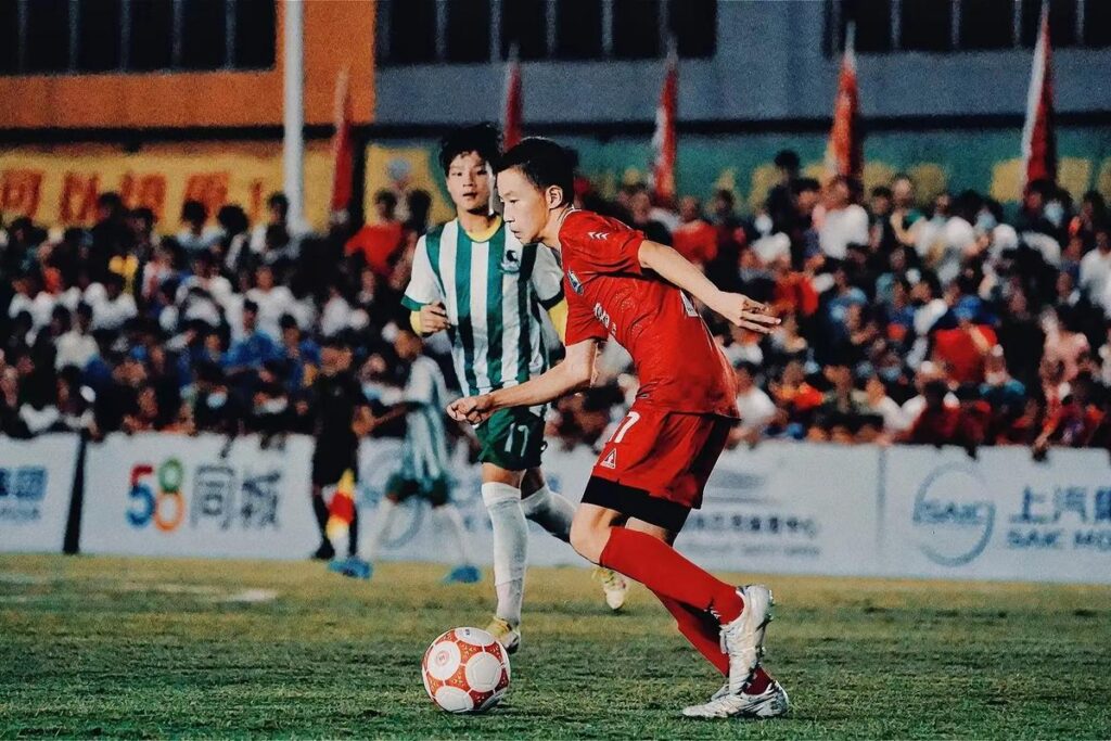 一锤到底国足u15球员詹景源私会32岁空姐出轨多人运动视频流出