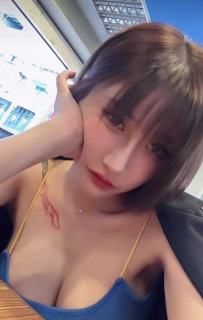 短发甜心杏妮十三万粉丝艳压群芳背后竟有段不光彩传闻
