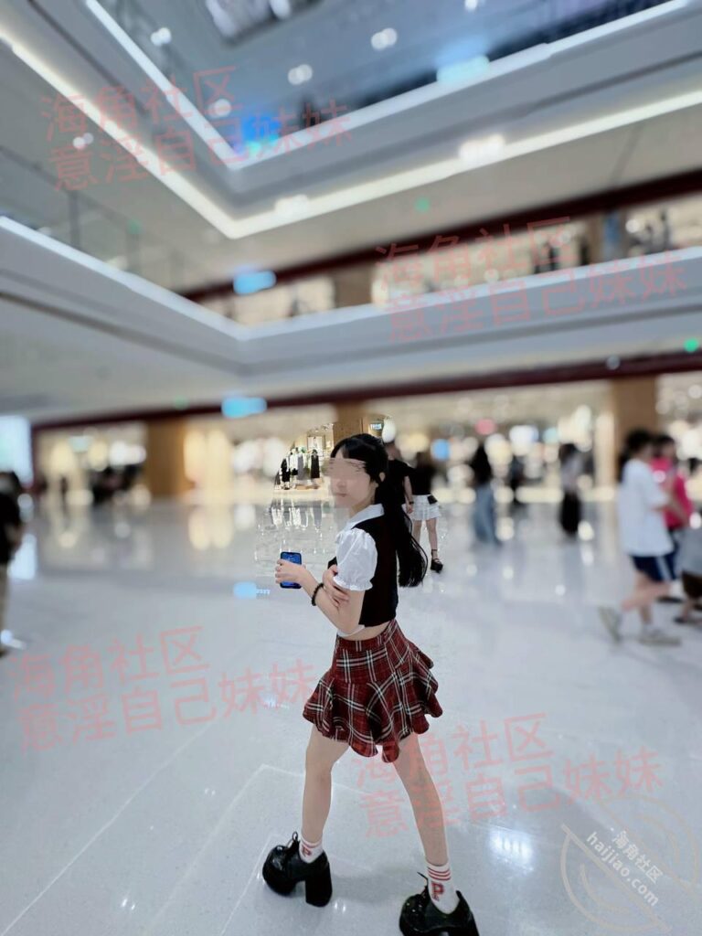 至151章节[长篇连载:意银自己妹妹]看着妹妹跟另外着姐妹进了房间就开始幻想-来自海角社区的真实故事经历