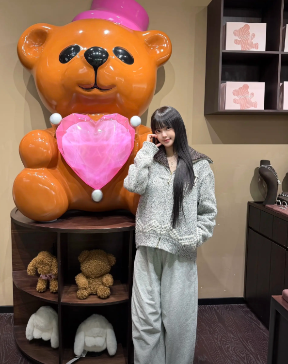 200超长PPT揭秘抖音微博百万粉丝豪门女张亦梵