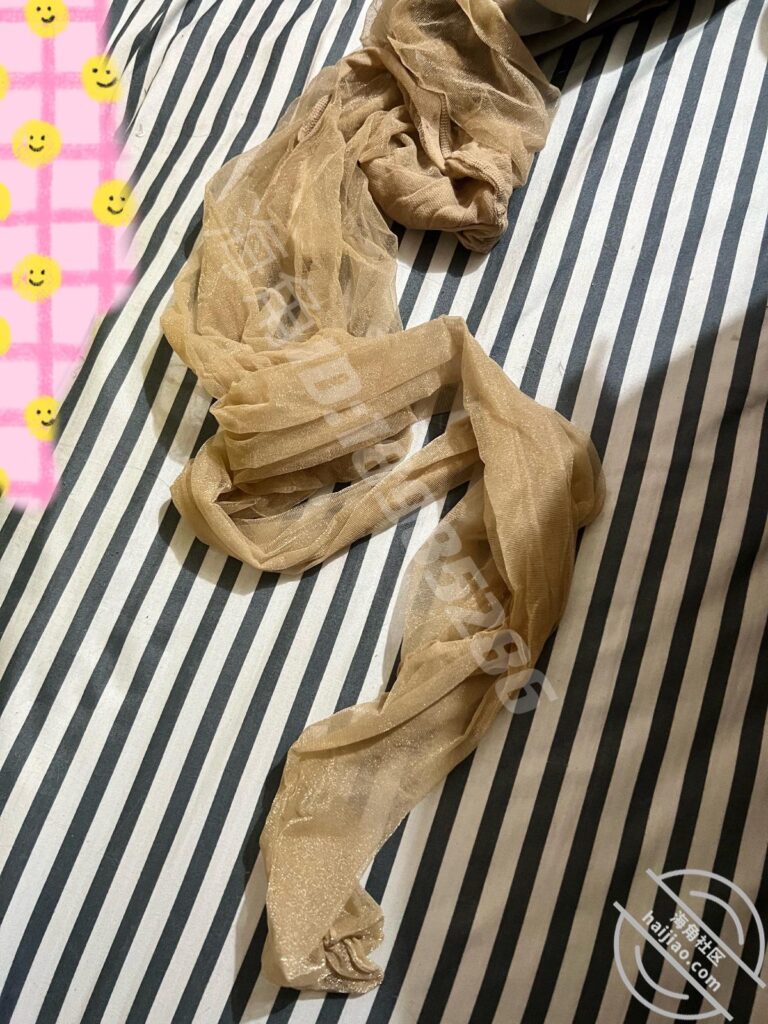 [长篇连载:美腿表姐是丝袜控]被前男友滋润的她反正看的我眼睛发直-来自海角社区的真实故事经历