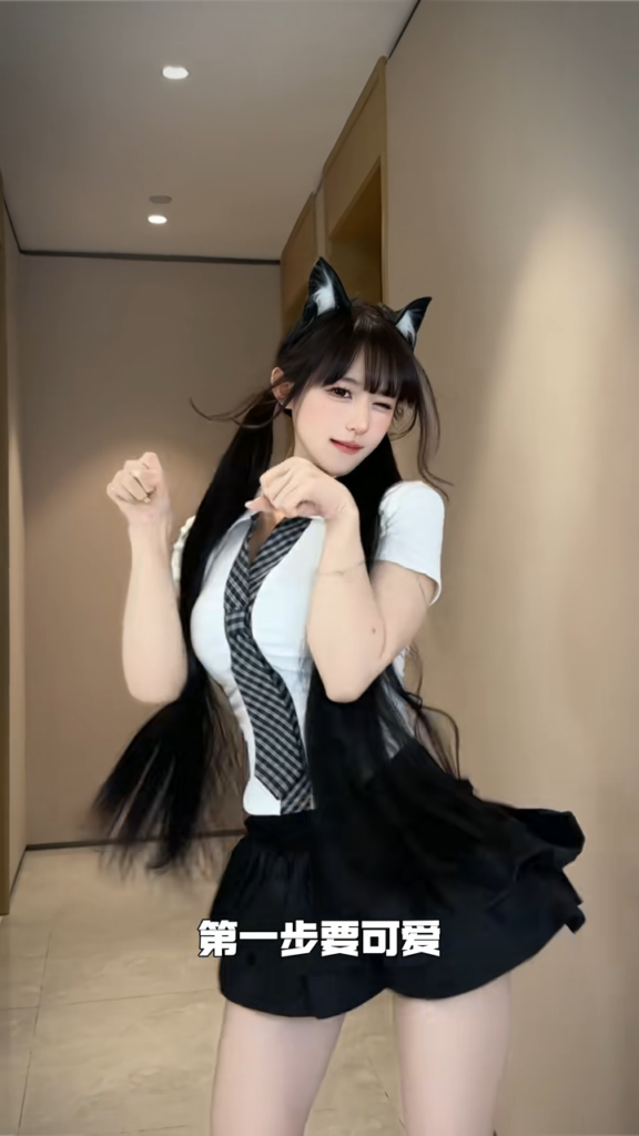 320万粉丝抖音擦边顶流超蓝布罗莉定制福利视频外流