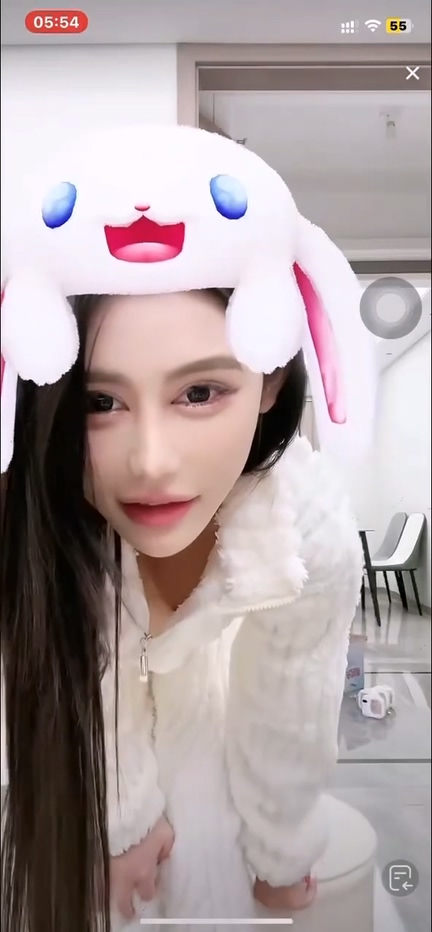 想要红总得付出点盘点抖音女主播的小心思闪现露点掌握流量密码