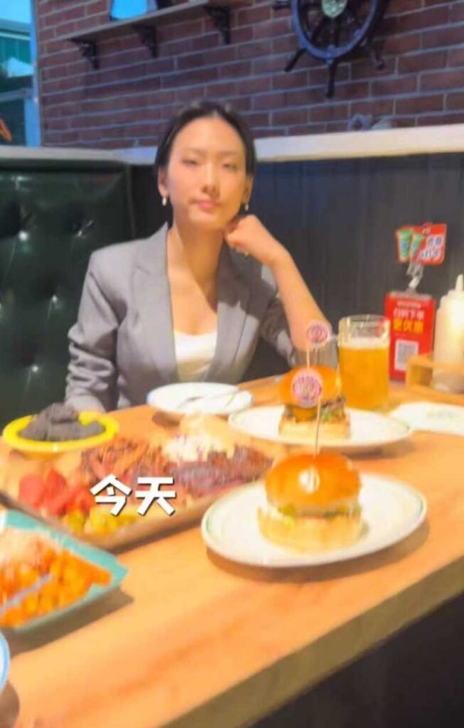23万粉丝抖音网红银行早年黑历史下海拍片视频流出