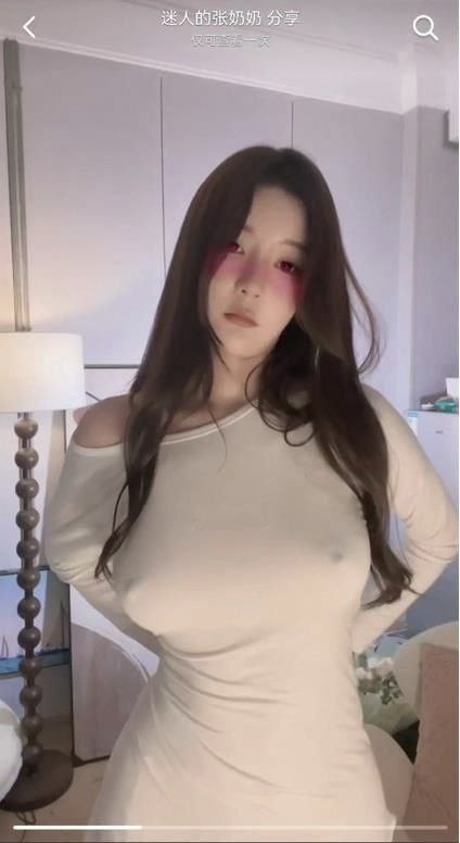 90万粉丝抖音擦边女网红迷人的张扔扔宠粉定制福利视频流出