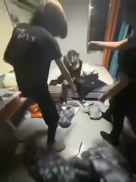 抖音4万粉高街帝走心被打精神小伙正义出击还是恶意伤人