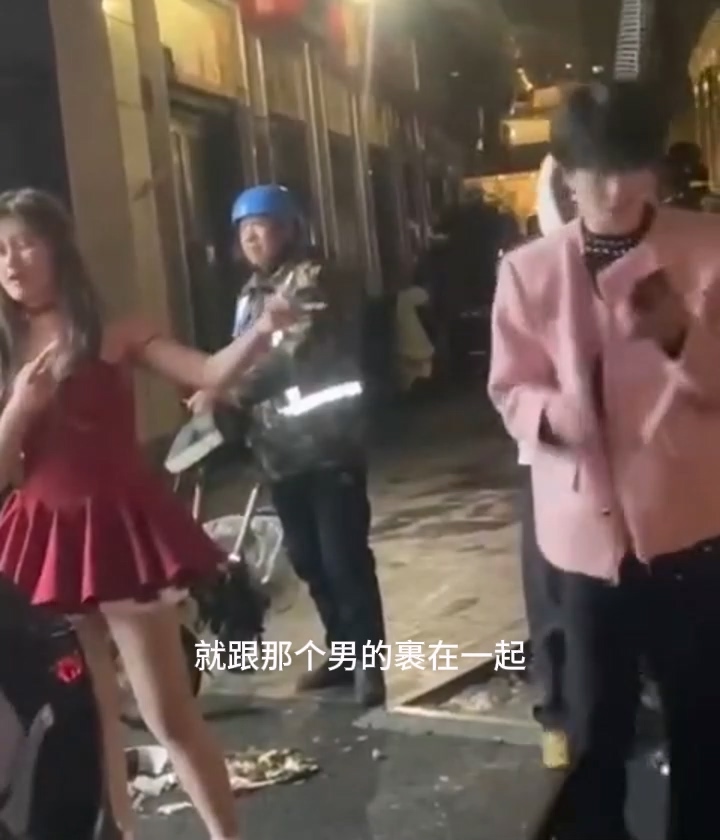 兜不住屎的0武汉十三郎酒吧红裙女爆料男友出轨做0