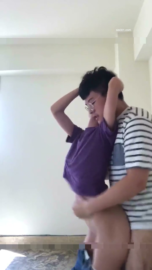 网传南航紫衣女老师x学生教室doi不雅视频外流