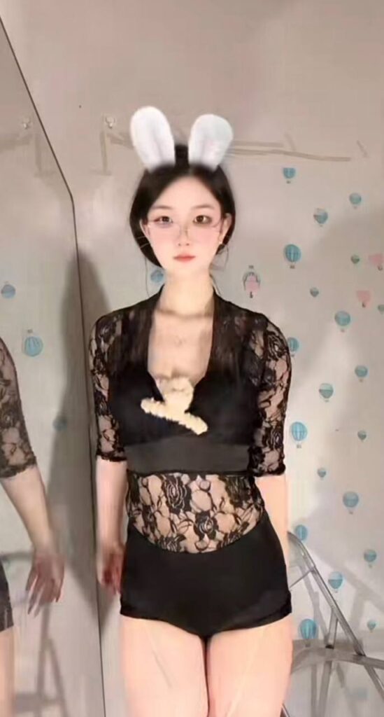 快手5万粉丝蕾丝御姐小羊aa直播下海私拍福利小视频流出