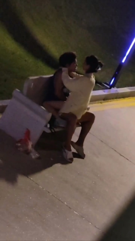 校园激情男女海洋学院在校生情侣白天战至黑夜