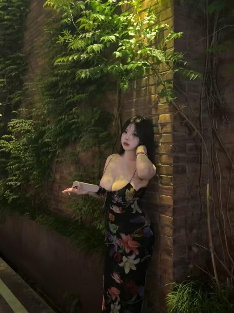 4万粉丝抖音bbw超大杯网红伤感d欣宠粉福利小视频外流