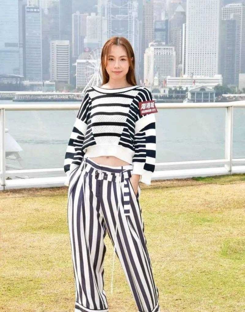 香港情歌王子苏永康婚内出轨陌生女子深情王子太多情