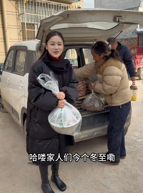 网传80万粉丝抖音网红倩倩农家园单身人设被拆