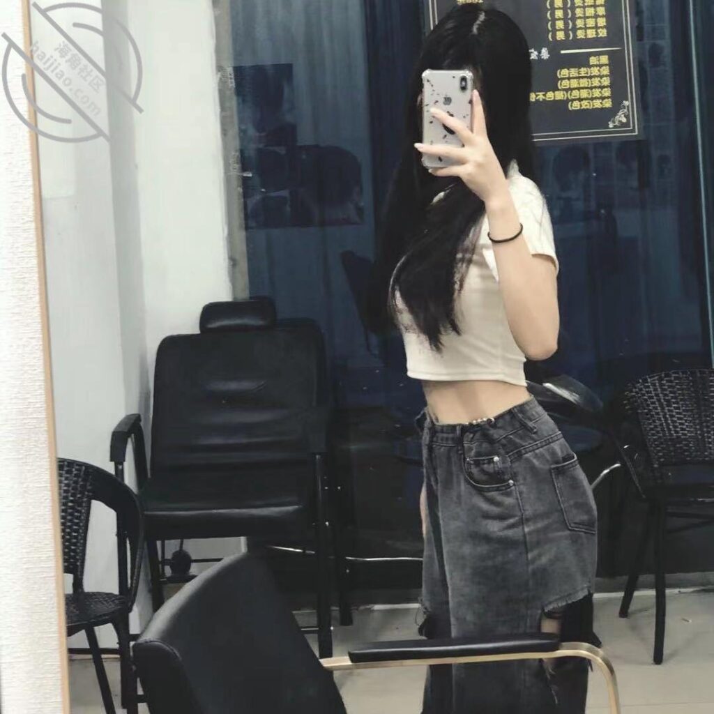 [长篇连载:跟妹妹乱x的美好时光]看着妹妹那发育快的好身材就控制不住我自己-来自海角社区的真实故事经历