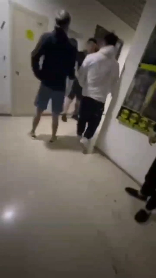 抖音热瓜国服典韦酒店暴力事件照头猛砍17刀精神小伙惹不起