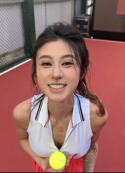 9万粉丝抖音黑皮御姐凯西小树洞外围女上岸被曝黑历史小视频流出