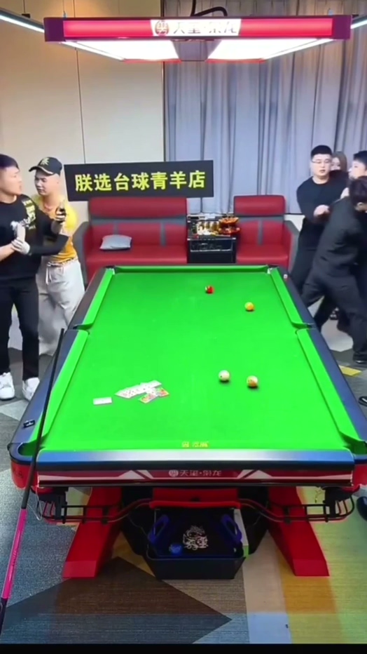 朕选台球台球直播事故网红苏a宋野直播间打架