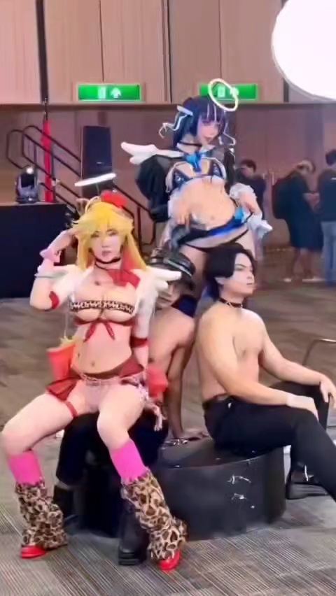 这就是二次元么神人coser漫展出演吊带袜天使堪比簧片