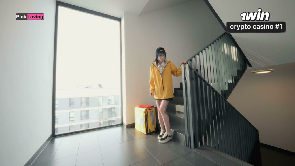 欧美风高颜值福利姬pinklove新作送货上门的披萨外卖员