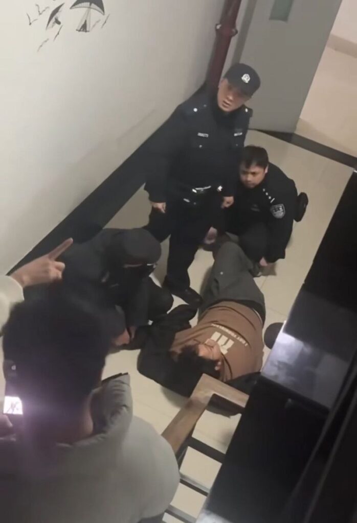 刺杀小说家真实版大学生熬夜写作失控狂喊已升仙