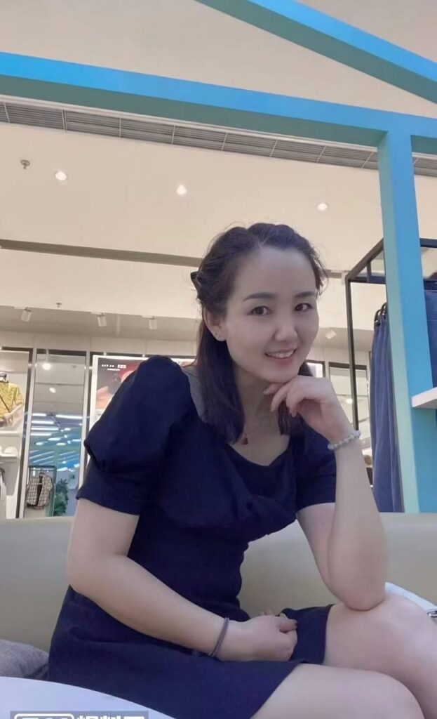 盐城周大福人妻柜姐婚内出轨一拖三大尺度视频曝光