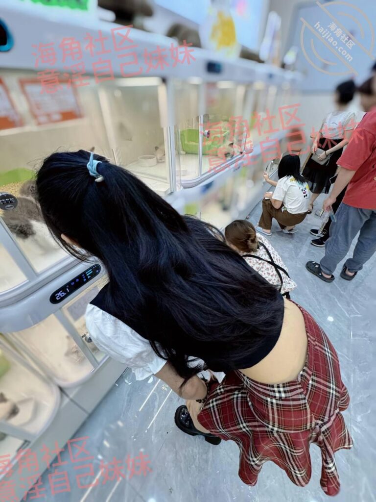 至151章节[长篇连载:意银自己妹妹]看着妹妹跟另外着姐妹进了房间就开始幻想-来自海角社区的真实故事经历