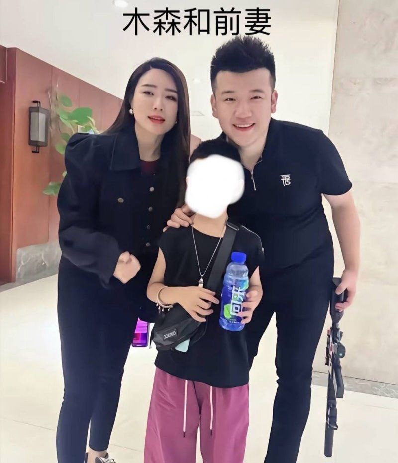1300万粉丝网红红豆直播上线手撕男友出轨女助理小媛