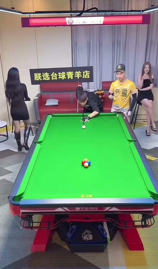 朕选台球台球直播事故网红苏a宋野直播间打架