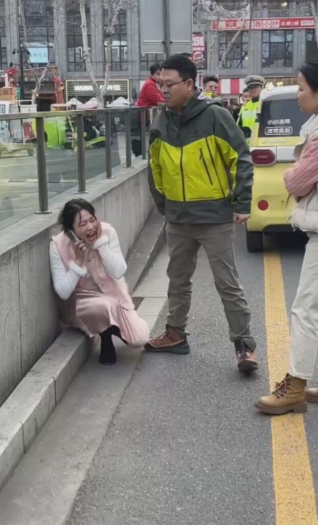 扬州万象汇加塞女司机被当场掌掴始末现场视频完整版