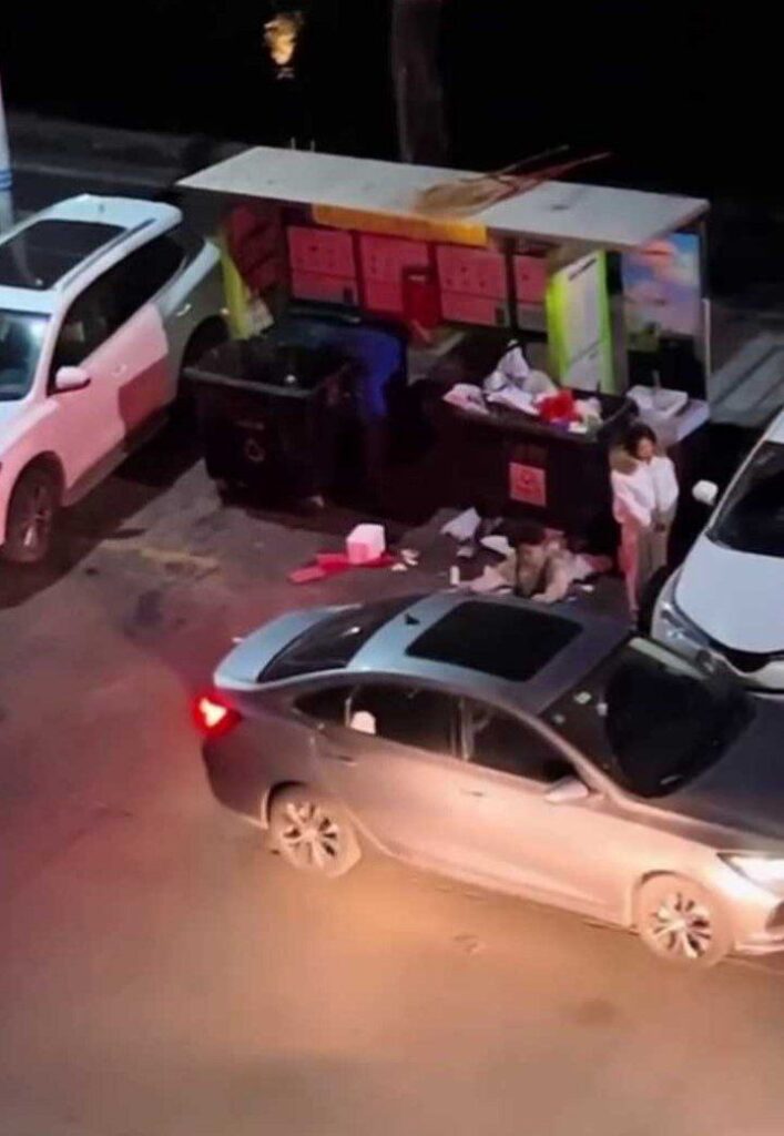 海王渣女当街翻车6年男友与4年男友不慎碰面