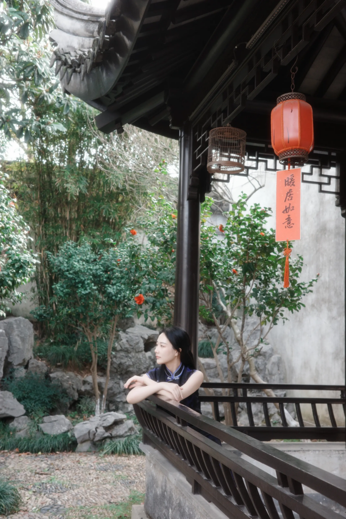 考研导师张雪峰前女友张张被小三开播回应直击谣言