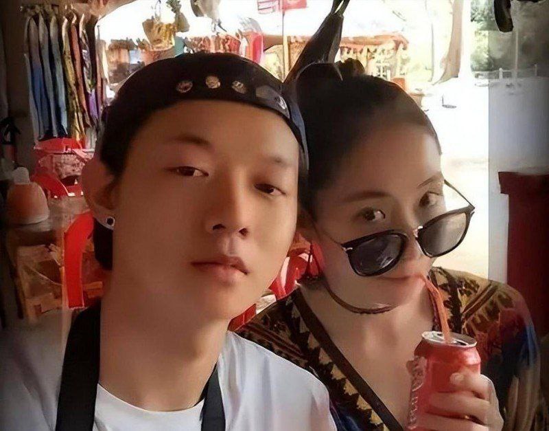 求锤得锤霍尊复出惹不满陈露发文曝光渣男却被当场反杀