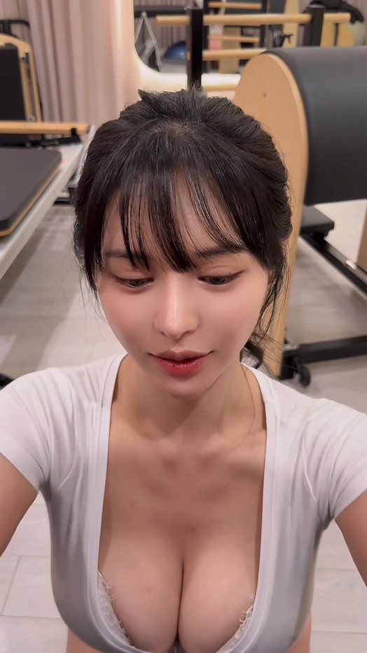 韩国bj徐婉大杯福利姬订制作品不安分的健身私教