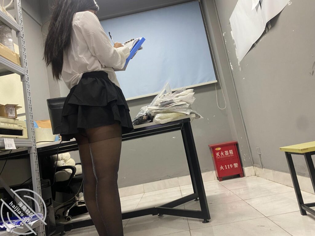 至100章节[长篇连载:舅妈的爱情故事]软硬兼施的想哄骗舅妈翘班去开房-来自海角社区的真实故事经历