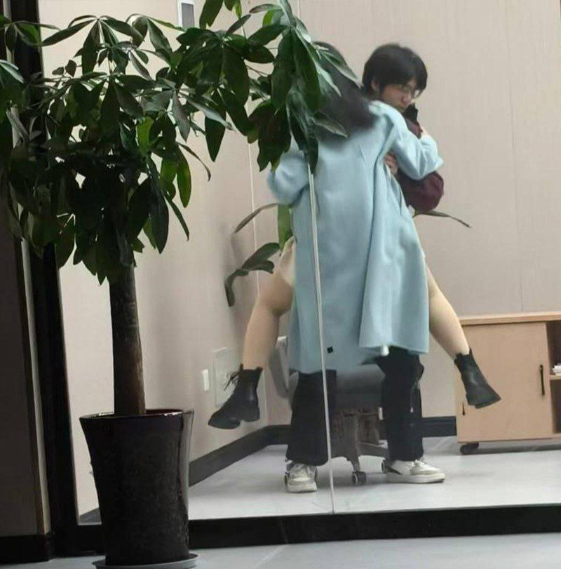 皖江工学院宿舍活动室在校生情侣上演活春宫公开调情