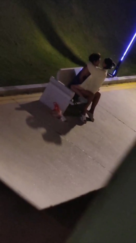校园激情男女海洋学院在校生情侣白天战至黑夜