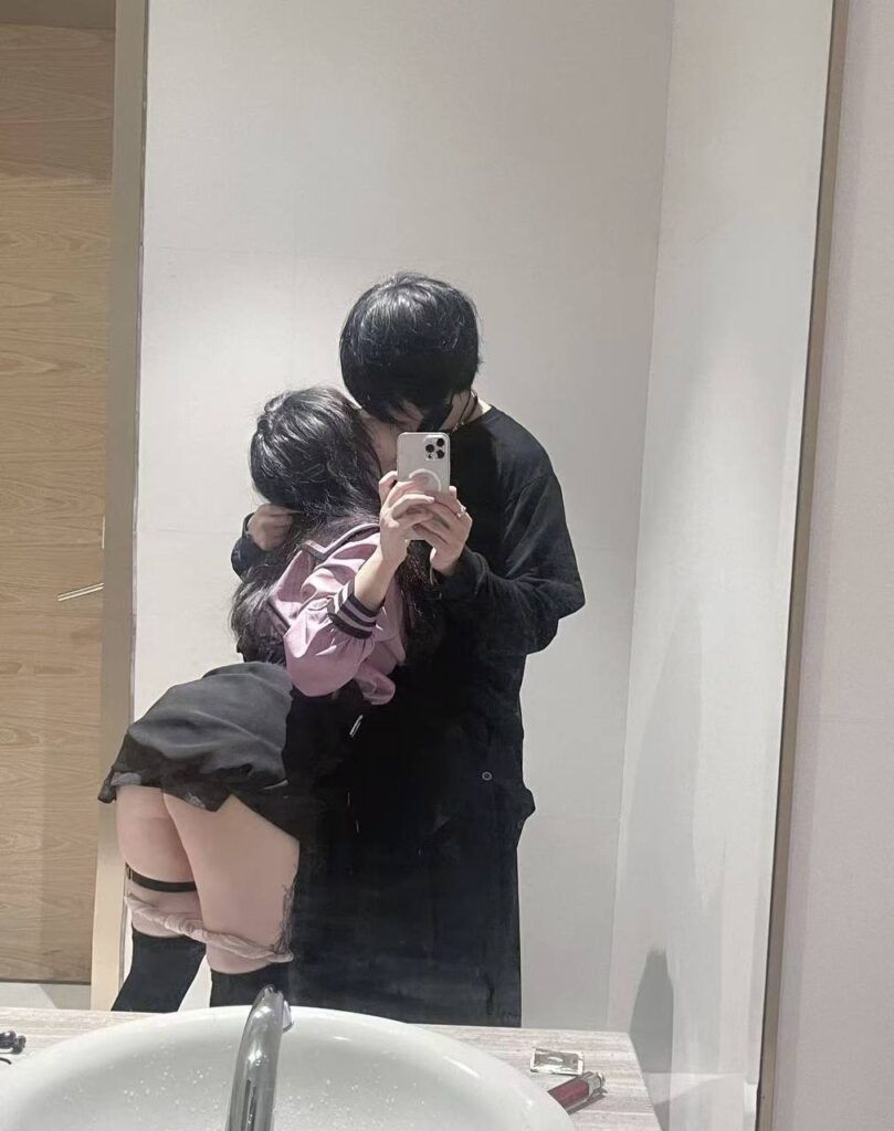 抖音抽象cp吉他张小帕又塌房撩妹玩拖被曝不雅视频