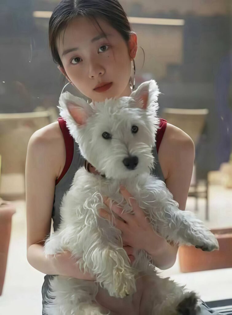 星二代黄多多滤镜破碎海边超暴露比基尼照片惹争议