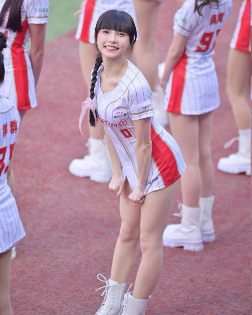 最美啦啦队元台湾味全龙啦啦队李芷霖被人妻曝光知三当三