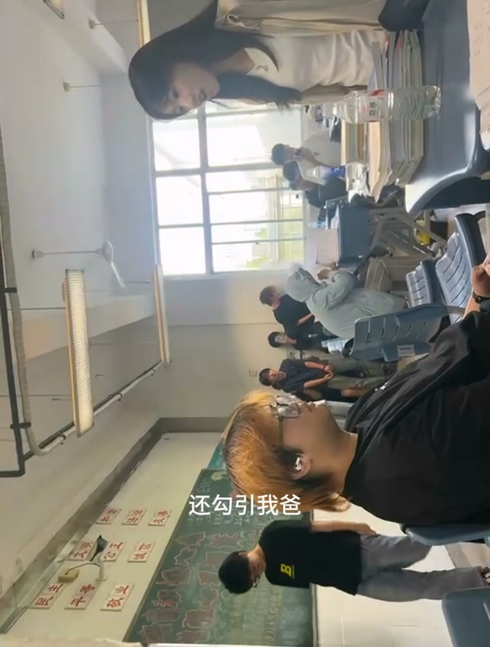 广东华侨高校神人诞生与女友自摸视频发到班级群