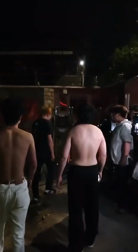 真男人无所畏惧女友出轨背刺广西谢霆锋桂林c罗1v4大战精神小伙