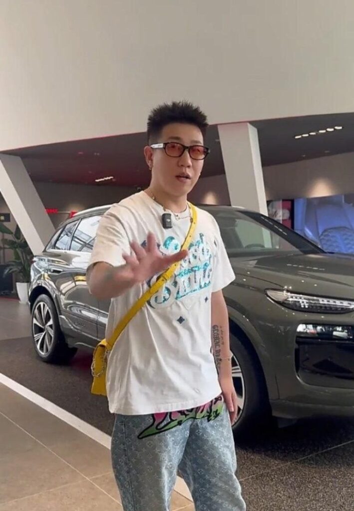3000块都不给570万粉丝网红老白不喝酒白嫖陪滑网红洛洛历险记