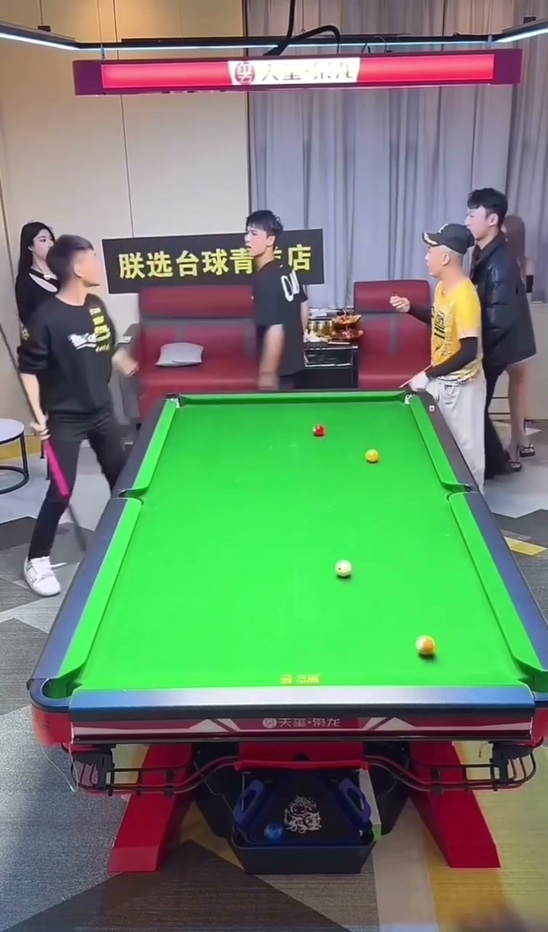 朕选台球台球直播事故网红苏a宋野直播间打架