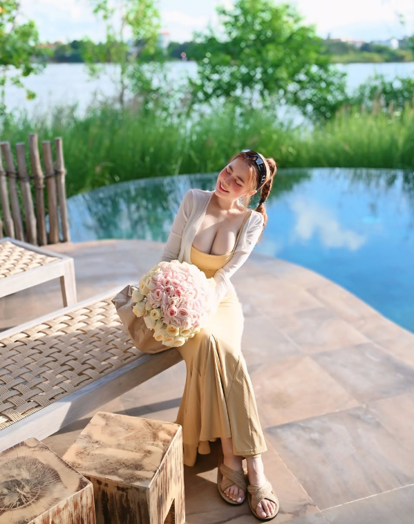 ins97万粉丝顶级名媛夏筠婷黑历史下海视频被扒流出
