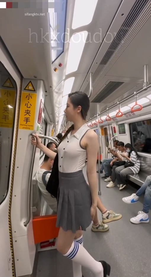 地铁惊现福利姬户外挑战微博网黄小逗逗厦门地铁20分钟完整版