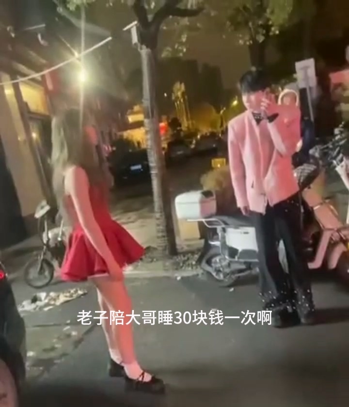 兜不住屎的0武汉十三郎酒吧红裙女爆料男友出轨做0