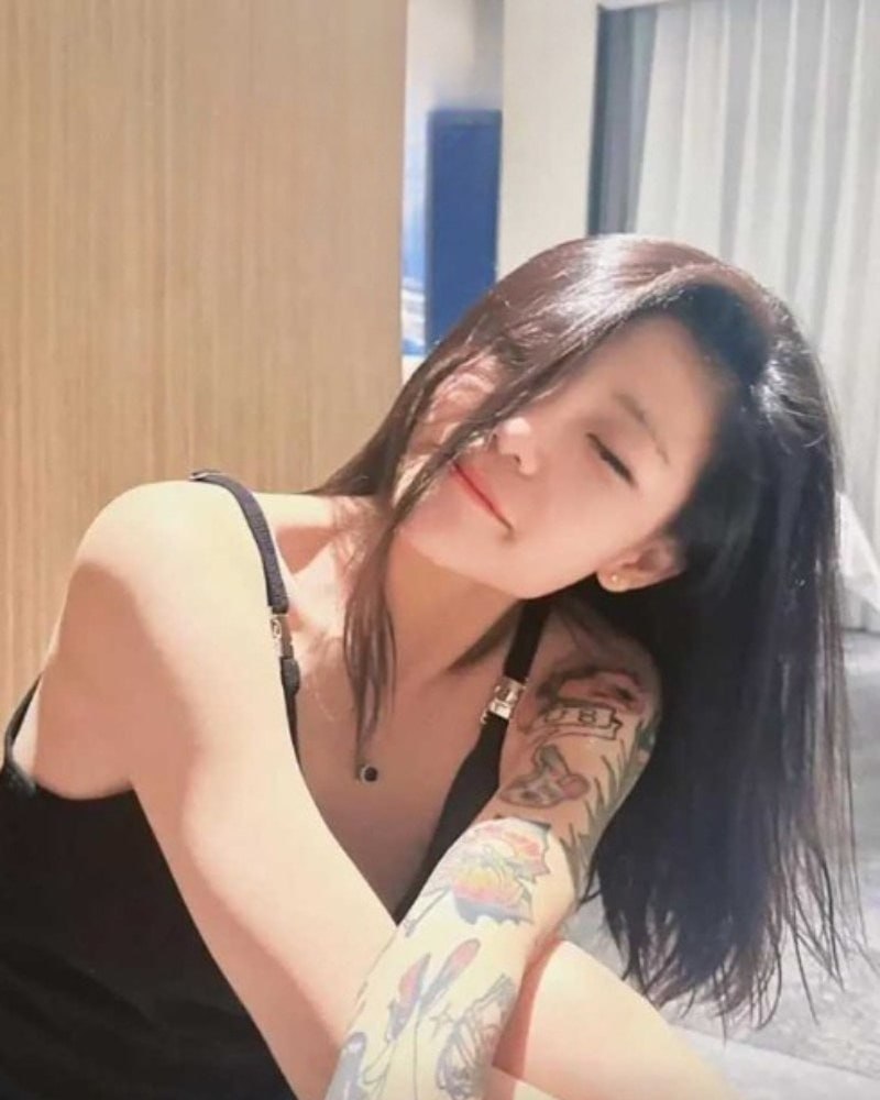 抖音直播新高度擦边网红然后的然直播间pk失败上演脱衣舞
