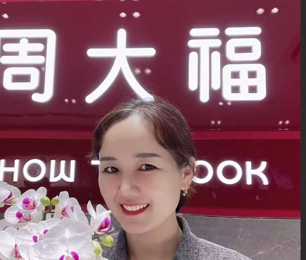 盐城周大福人妻柜姐婚内出轨一拖三大尺度视频曝光