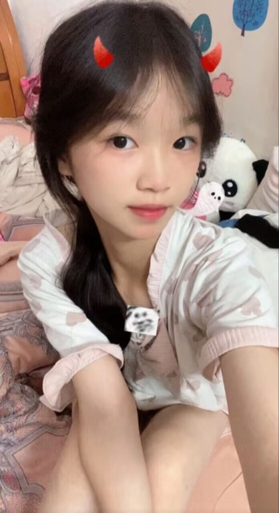 高颜值网红邢可欣知三当三背刺闺蜜反手就被老同学爆出黑历史